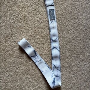 White and Gray Marble Patterned Resistance Band